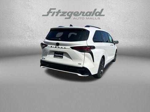 Used 2026 Toyota Sienna XSE AWD/4WD image 8