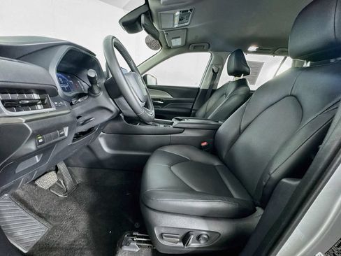 Used 2024 Toyota Grand Highlander FWD image 12
