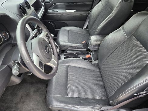 Used 2017 Jeep Compass Latitude image 18