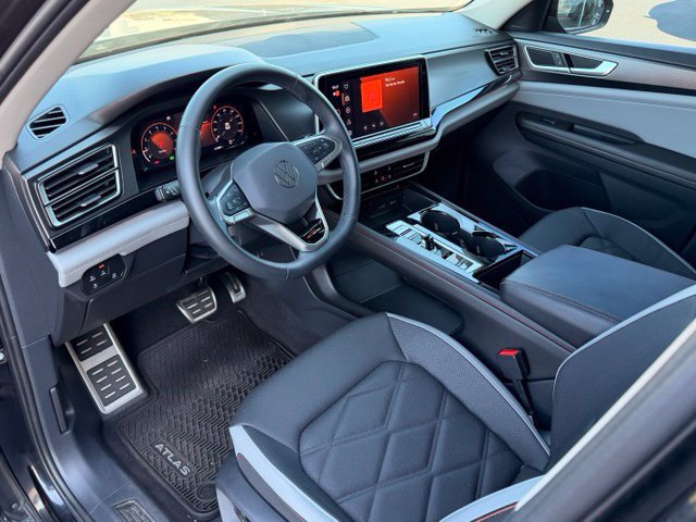 Certified 2024 Volkswagen Atlas Peak Edition SE AWD/4WD image 11