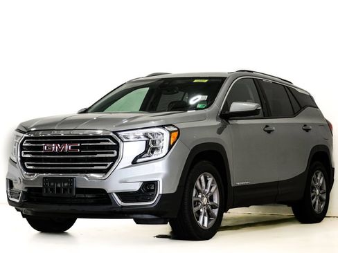 Used 2024 GMC Terrain SLT AWD/4WD image 3