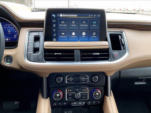 Used 2024 Chevrolet Suburban Premier image 15