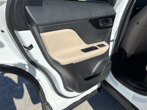 Used 2020 Jaguar F-PACE Premium image 18