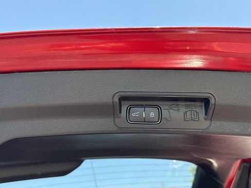 Certified 2022 Ford Explorer XLT w/ Equipment Group 202A RWD image 18