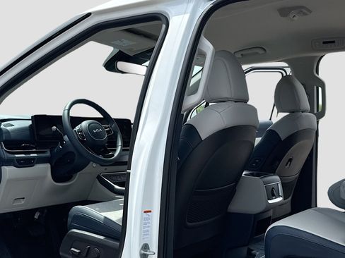 New 2026 Kia Carnival EX FWD image 6