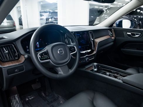 Used 2023 Volvo XC60 B5 Plus w/ Protection Package Premier image 18