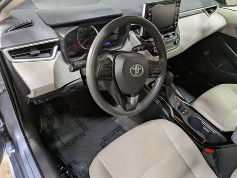 Used 2021 Toyota Corolla LE image 11