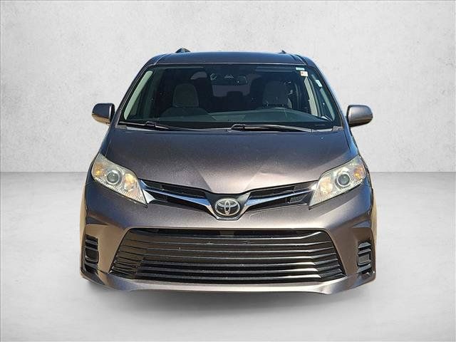Used 2019 Toyota Sienna LE w/ Carpet Mat Package FWD image 2