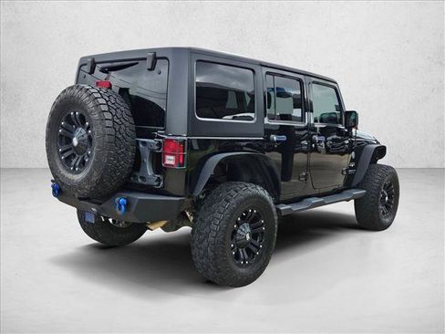 Used 2017 Jeep Wrangler Unlimited Sahara w/ Connectivity Group AWD/4WD image 5