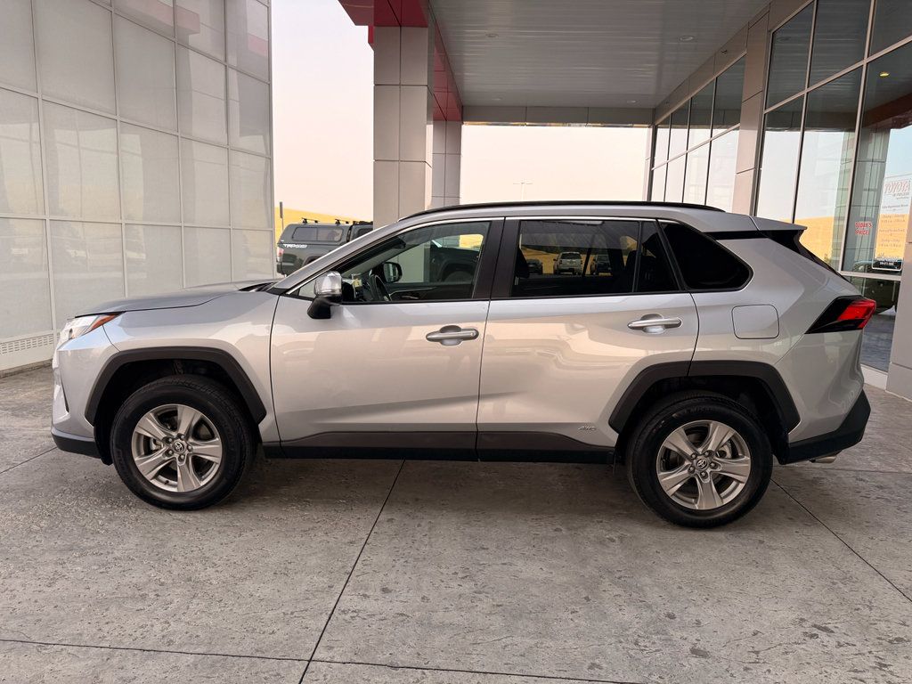 Used 2024 Toyota RAV4 XLE AWD/4WD image 5