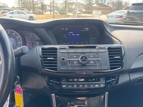 Used 2017 Honda Accord Sport image 18