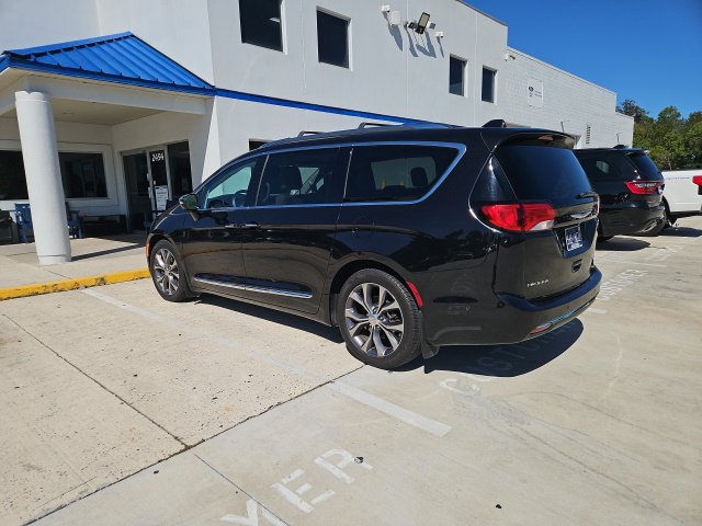 Used 2017 Chrysler Pacifica Limited FWD image 8