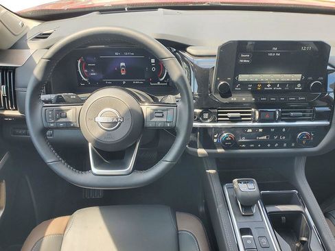 New 2025 Nissan Pathfinder Platinum AWD/4WD image 12