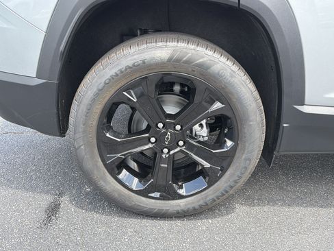 New 2027 Chevrolet Equinox LT w/ Convenience Package II FWD image 17