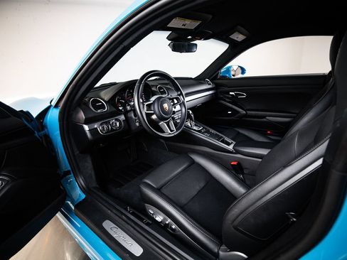 Certified 2020 Porsche 718 Cayman RWD image 4