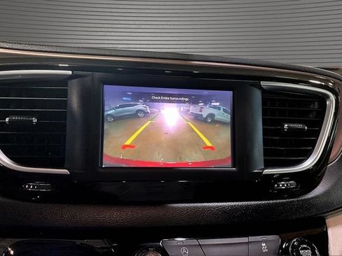 Used 2023 Chrysler Voyager LX FWD image 13