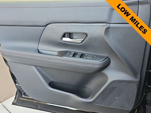 Used 2025 Nissan Kicks SR FWD image 27