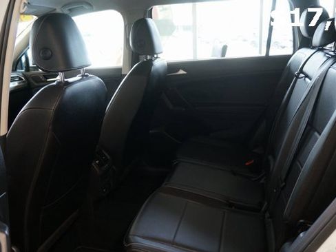 Certified 2021 Volkswagen Tiguan SE image 32