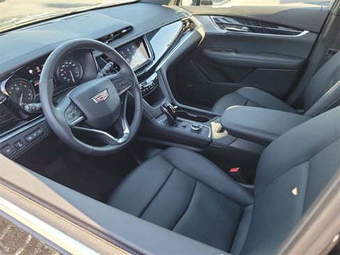 Used 2025 Cadillac XT6 Premium Luxury w/ Technology Package image 10
