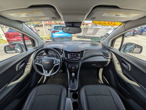 Used 2022 Chevrolet Trax LT w/ LT Convenience Package AWD/4WD image 31