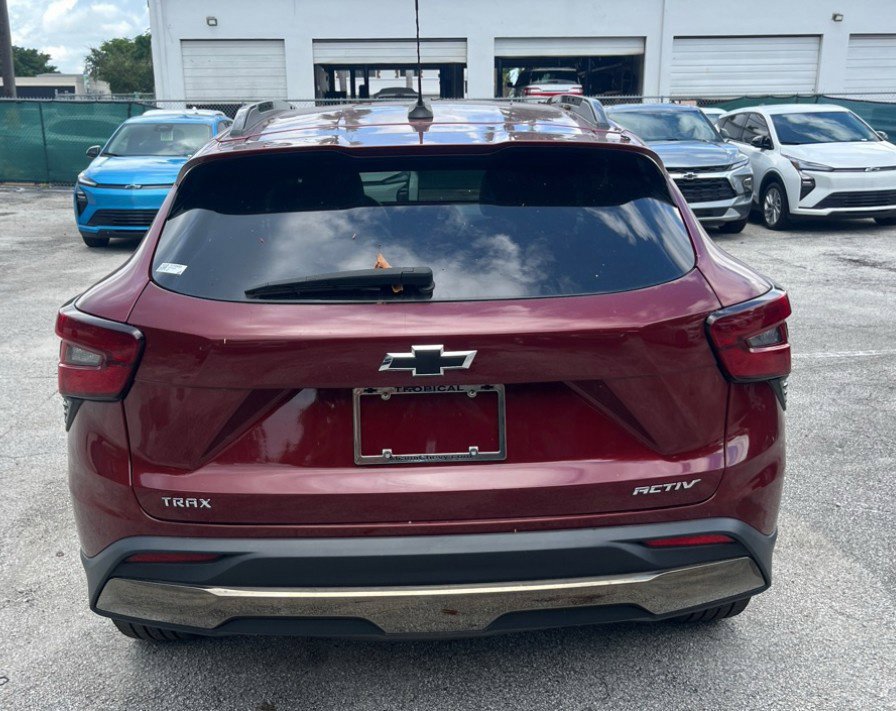 Used 2024 Chevrolet Trax ACTIV w/ Sunroof Package FWD image 6