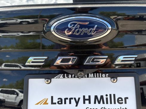 Used 2021 Ford Edge Titanium AWD/4WD image 16