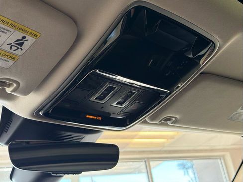 Used 2019 Land Rover Range Rover HSE image 20