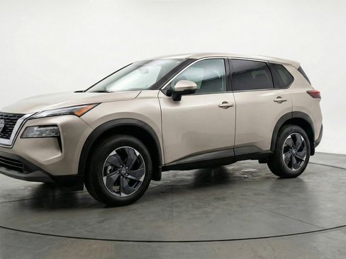 Used 2025 Nissan Rogue SV image 3