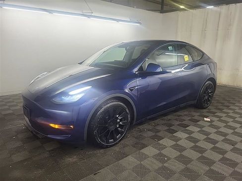 Used 2021 Tesla Model Y Long Range image 3
