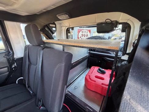 Used 2013 Jeep Wrangler Unlimited Rubicon w/ Connectivity Group AWD/4WD image 21