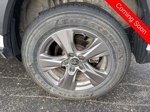 Used 2022 Toyota RAV4 XLE AWD/4WD image 7