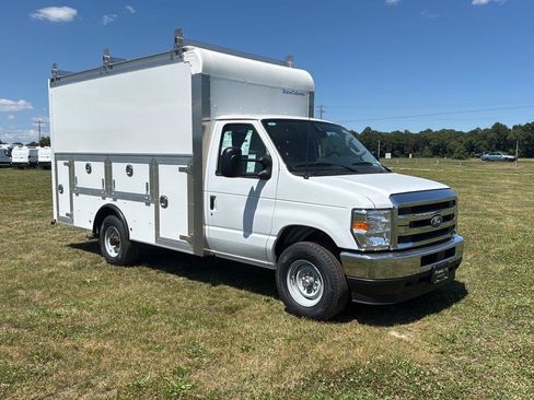 New 2027 Ford E-350 and Econoline 350 Super Duty w/ Power Equipment Group RWD image 7