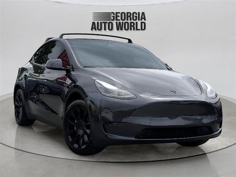 Used 2024 Tesla Model Y 2WD image 3