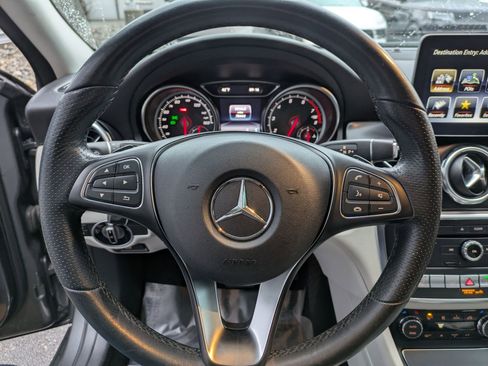 Used 2019 Mercedes-Benz GLA 250 image 16