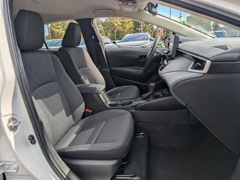 Used 2025 Toyota Corolla LE FWD image 30