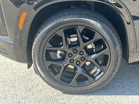 Used 2026 Chevrolet Traverse RS w/ LPO, Floor Liner Package FWD image 11