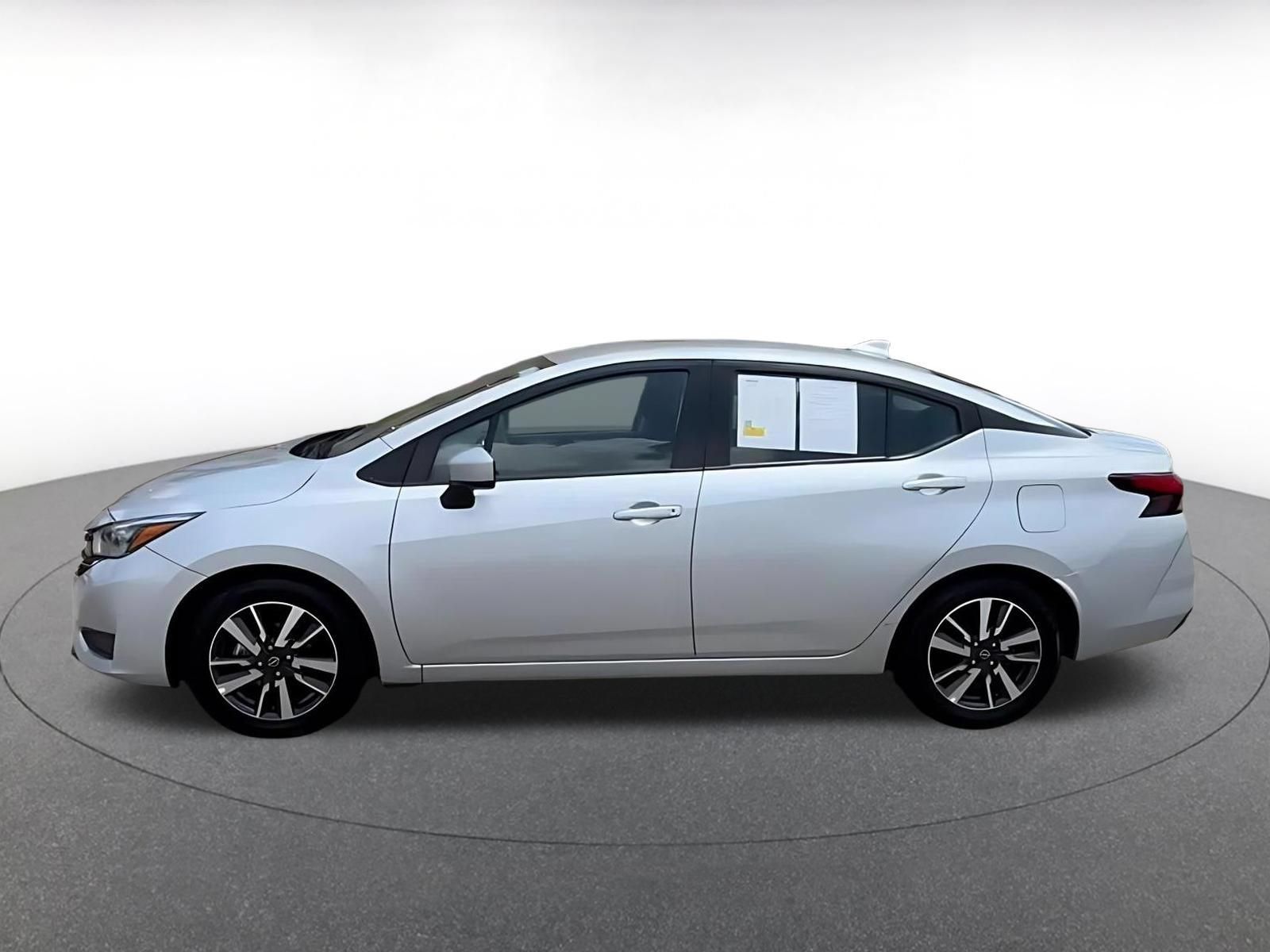 Used 2025 Nissan Versa SV FWD image 8