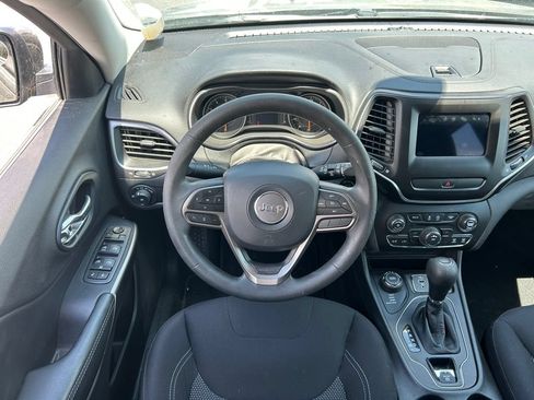 Used 2019 Jeep Cherokee Latitude w/ Popular Appearance Group AWD/4WD image 26