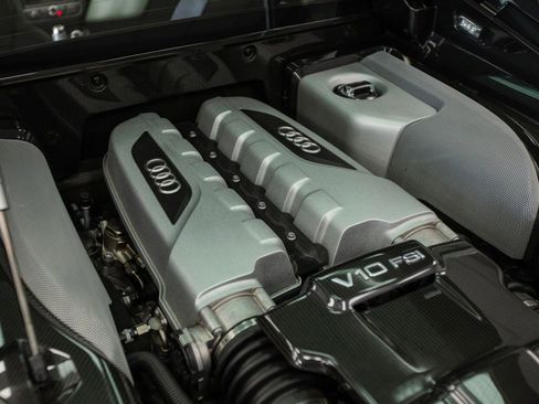 Used 2015 Audi R8 V10 plus w/ Full Leather Package image 37