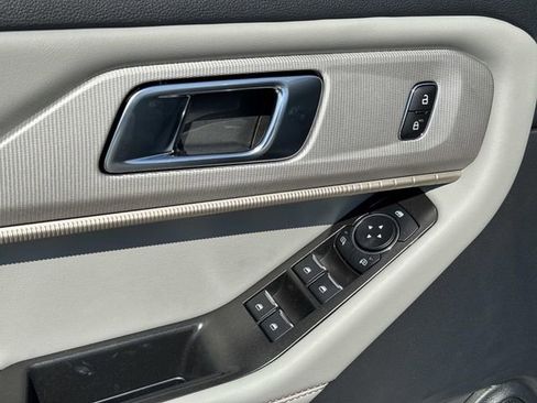 New 2025 Ford Explorer Active w/ Active Comfort Package image 20