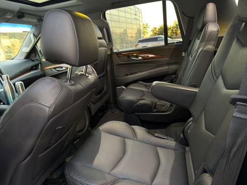 Used 2020 Cadillac Escalade Luxury image 10