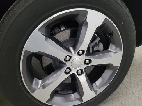 Used 2023 Jeep Grand Cherokee 4WD 4xe image 31