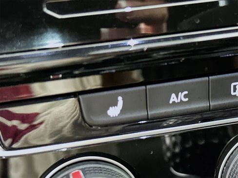 Used 2018 Volkswagen Golf 4-Door image 19