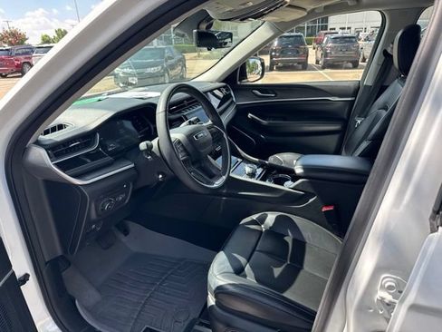 Used 2023 Jeep Grand Cherokee 4WD 4xe w/ Luxury Tech Group II image 11