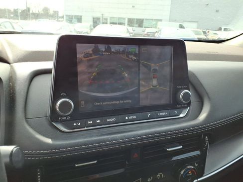 Used 2021 Nissan Rogue SV w/ Premium Package image 12