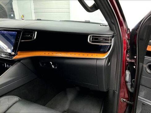 Used 2025 Jeep Grand Wagoneer L Series III w/ Rear-Seat Entertainment Group AWD/4WD image 18