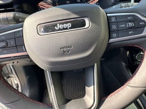 Used 2025 Jeep Compass Trailhawk AWD/4WD image 28