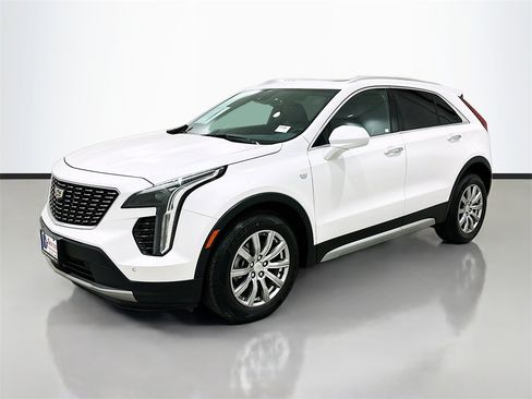 Used 2020 Cadillac XT4 Premium Luxury w/ Cold Weather Package image 3