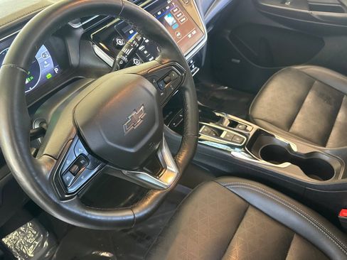 Used 2023 Chevrolet Bolt LT w/ Infotainment Package FWD image 11