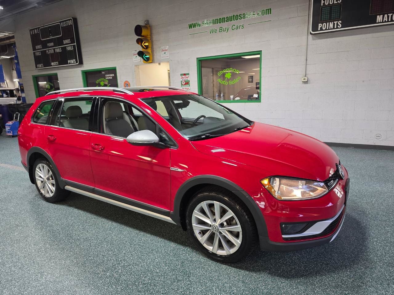 Used 2017 Volkswagen Golf Alltrack SE AWD/4WD image 4
